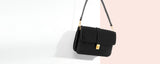 How to carry a women's crossbody bag beautifully and simply？